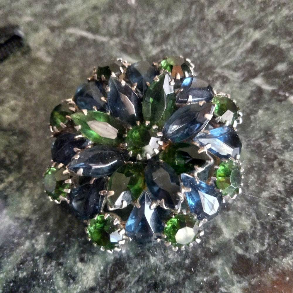 brooch for decoration